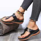 Damen Komfortable Zehentrenner-Sandalen mit anatomischer Fußbettung und modischer Schnallen-Applikation R&B