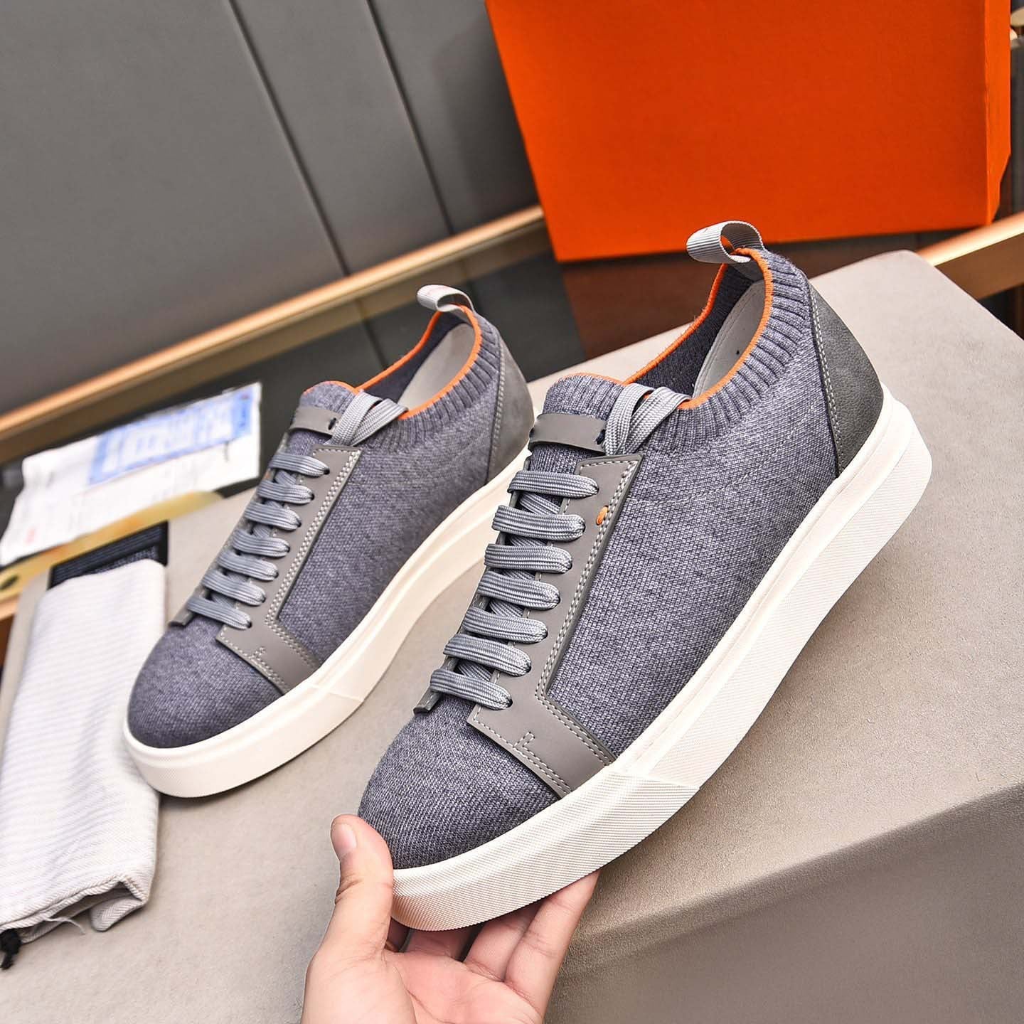 Damen sportliche Sneaker mit elastischem Strick-Obermaterial und rutschfester Sohle R&B