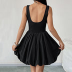 Damen Sommerliches Minikleid mit figurbetontem Oberteil und schwingendem Rock R&B