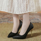 Damen elegante Pumps mit glänzendem Goldabsatz R&B