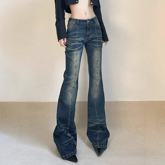 Damen Flared Jeans mit dekorativen Knopfdetails und herausragendem Denim-Finish R&B