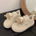 Damen Sneakers mit modischen Pompon-Applikationen und bequemer Sohle