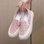 Damen modische Slip-On Sneakers mit Karomuster und flexiblem Fußbett R&B