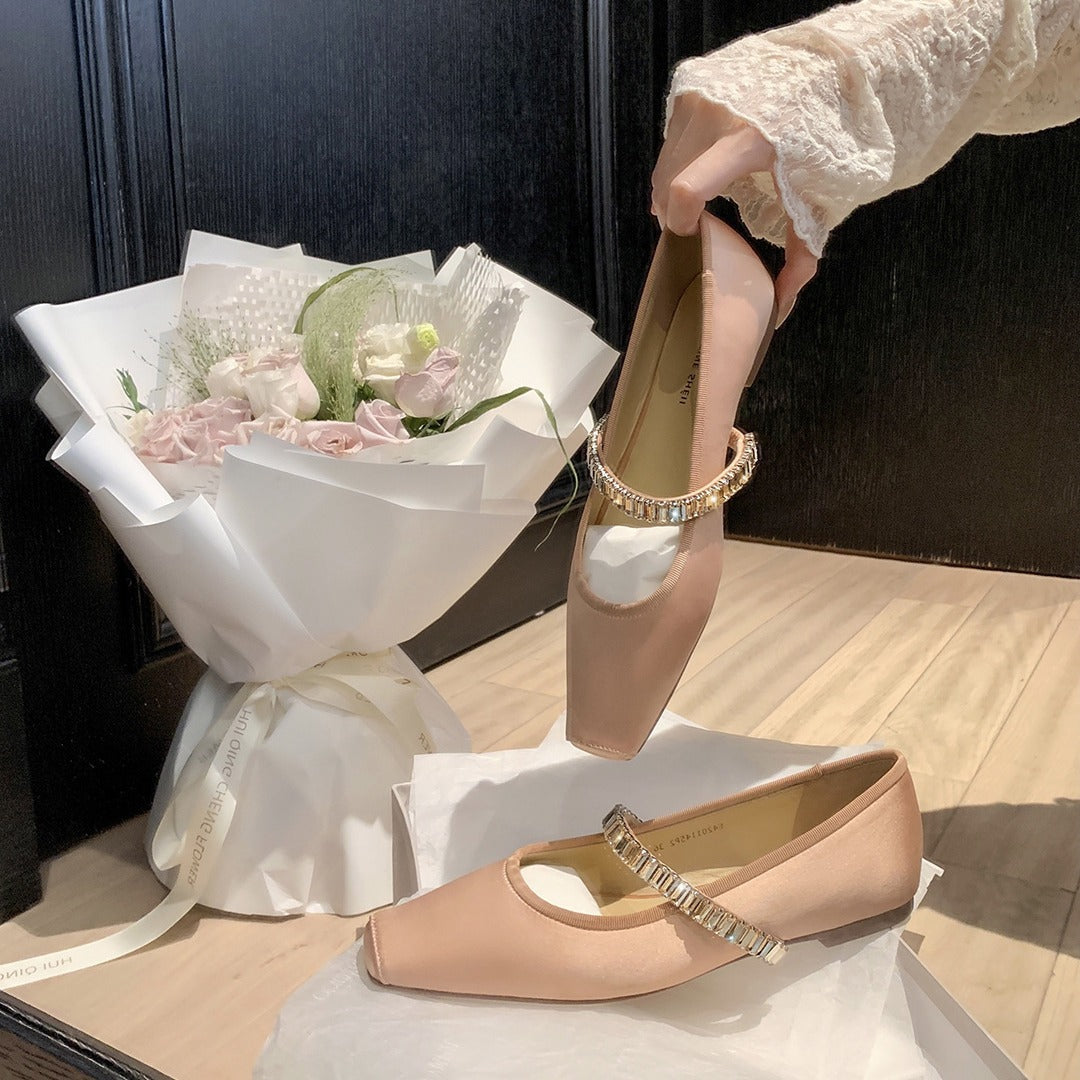 Damen Ballerina-Schuhe mit glanzvollem Obermaterial und bezauberndem Riemen R&B