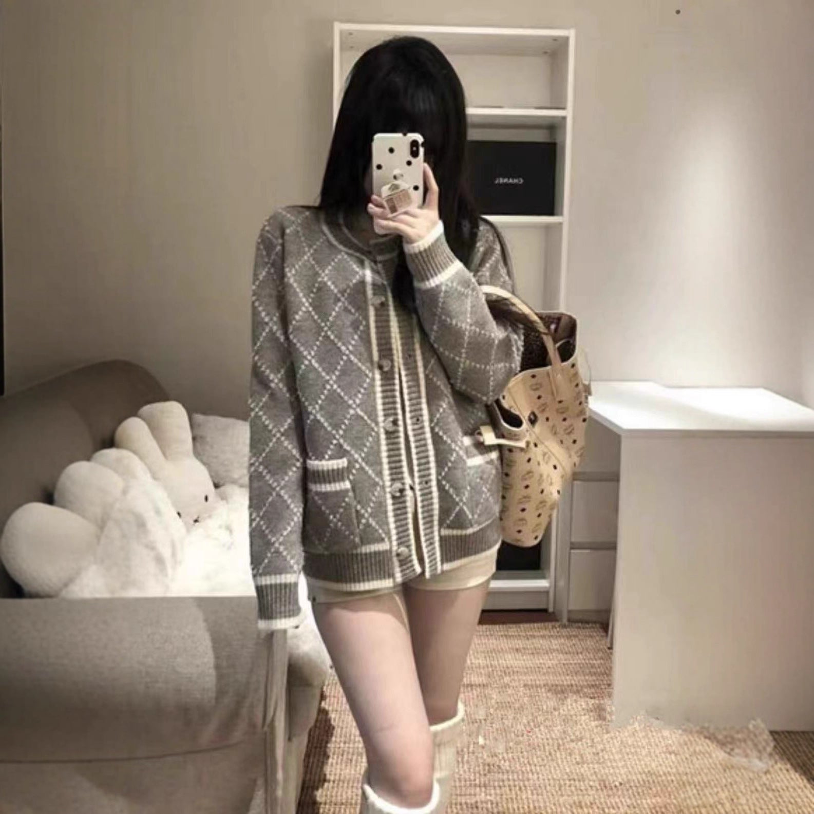 Damen modischer Strickcardigan mit eleganter Rautenmusterstruktur und goldenen Knöpfen R&B