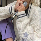Damen Grobstrickjacke mit Sternen-Details und dekorativen Knöpfen R&B
