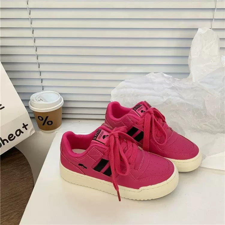 Damen Sneakers im sportlichen Retro-Stil mit trendigen Akzenten
