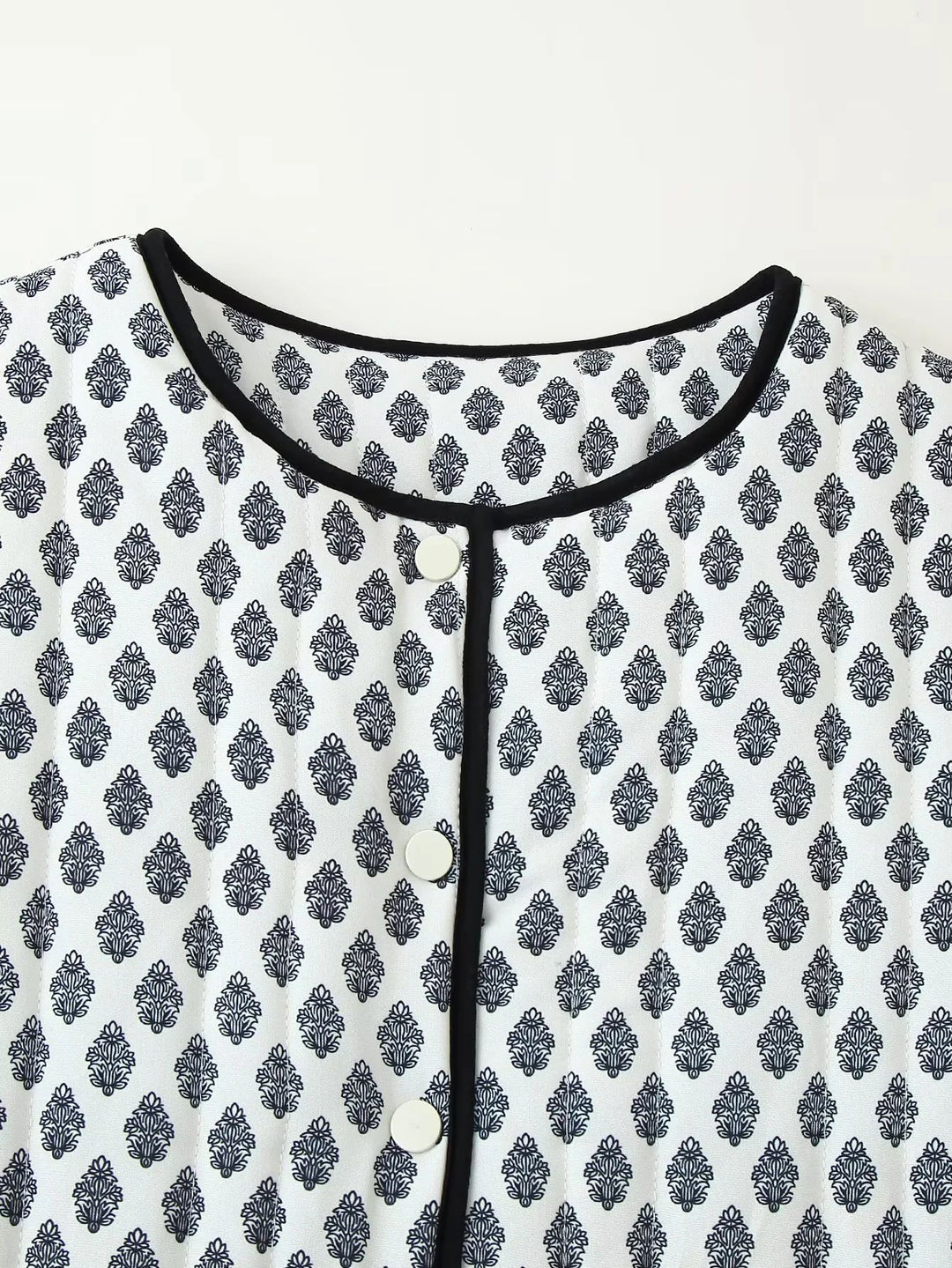Damen modische kurz geschnittene Jacke mit kontrastierenden Paspeln und praktischen Taschen R&B