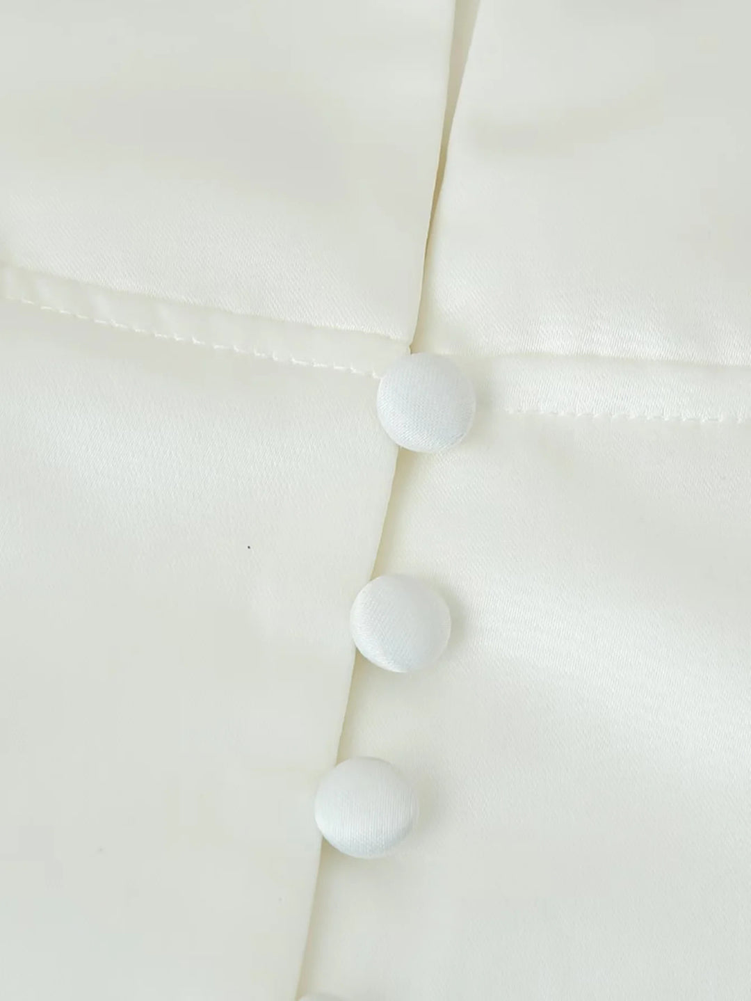 Damen taillierte Bluse mit modernen Knopfdetails und Stehkragen R&B
