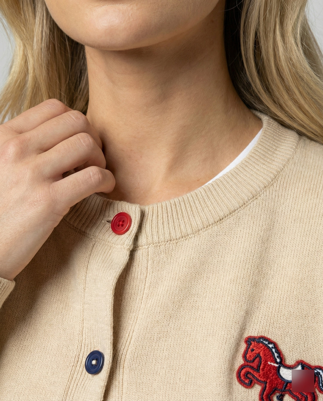 Damen Feinstrickcardigan mit Rundhalsausschnitt, geripptem Saum und Pferde-Applikation R&B