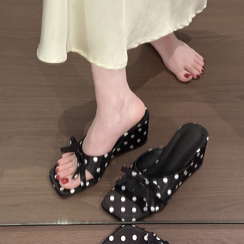 Damen Wedge-Sandalen mit verspieltem Punkten-Design und elegantem Schleifen-Detail EB