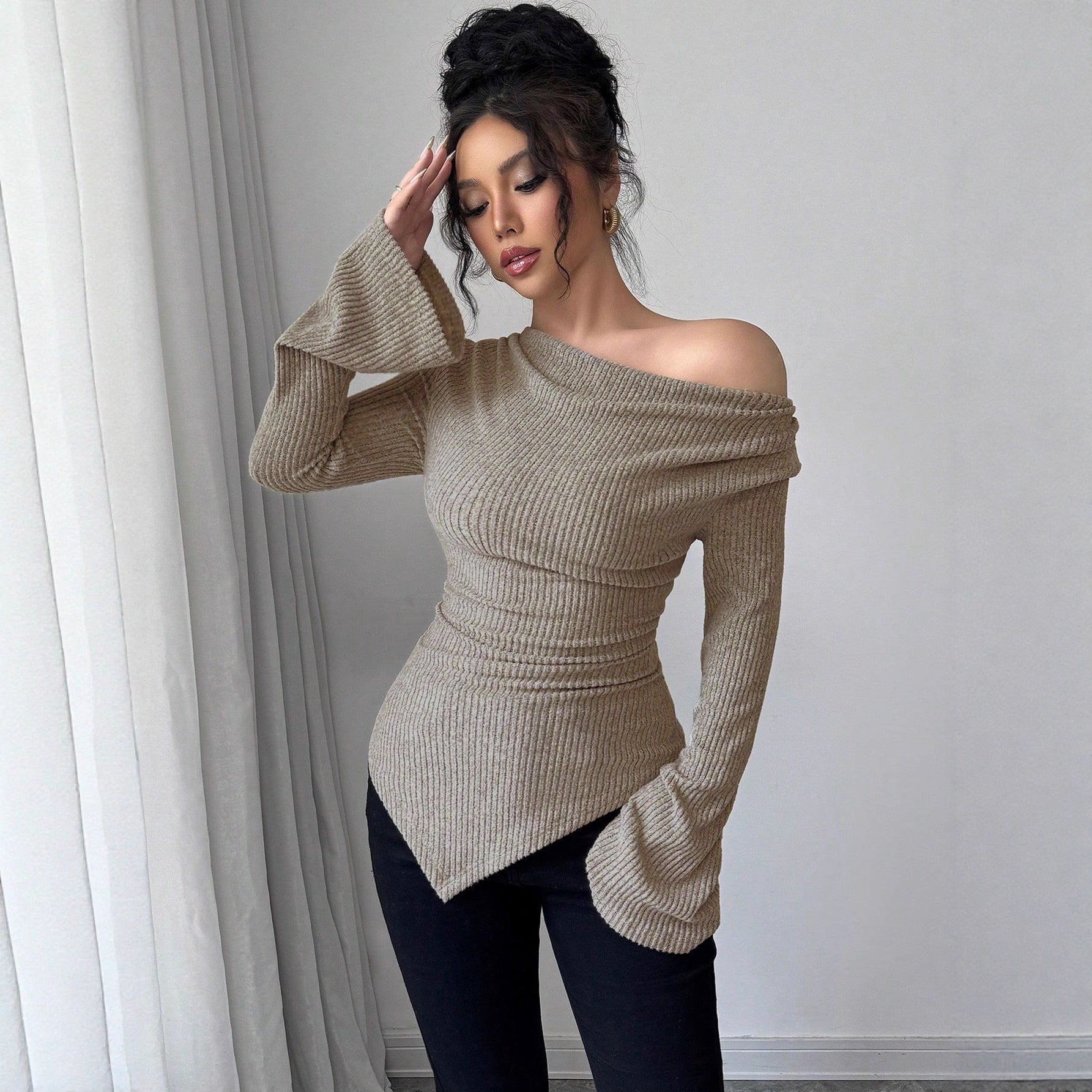 Damen elegantes Ripp-Oberteil mit asymmetrischem Saum und schulterfreiem Design R&B