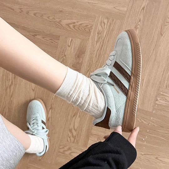 Damen Sportliche Sneakers aus weichem Wildleder mit atmungsaktiven Einsätzen R&B
