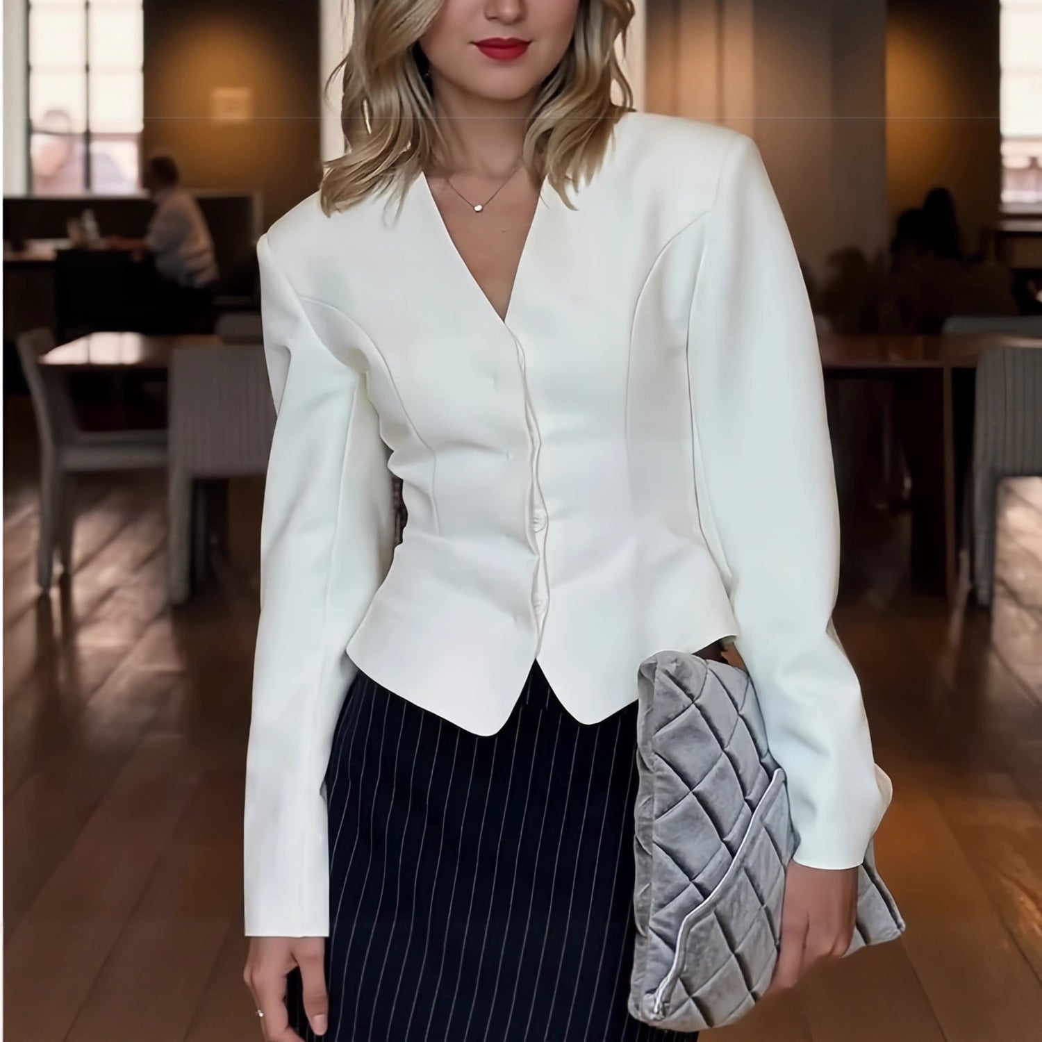 Damen modische Blazerjacke mit tailliertem Schnitt und eleganten Details R&B