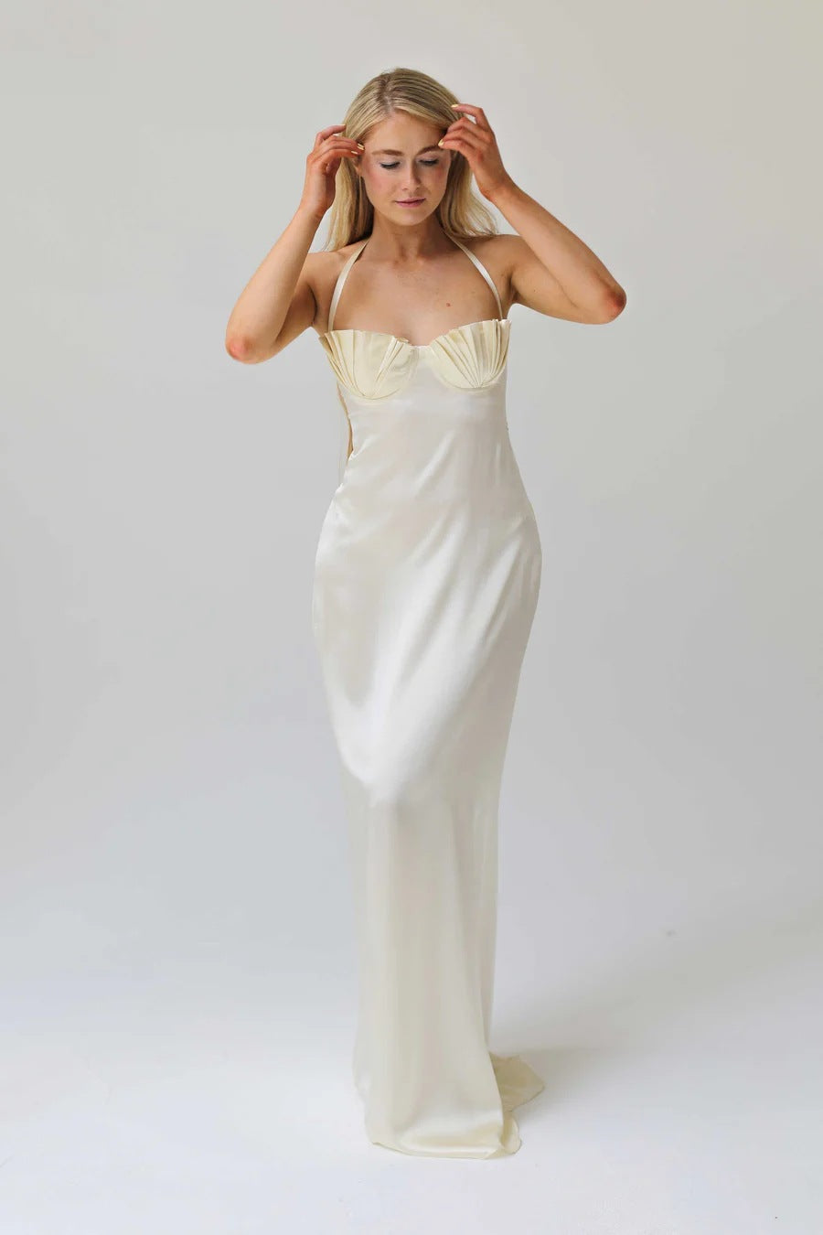 Damen Abendkleid mit tailliertem Oberteil und raffinierten Falten R&B