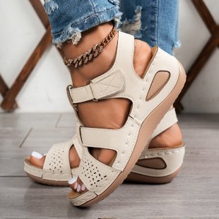 Damen Komfortable Sandalen mit atmungsaktiven Cut-Outs und verstellbaren Riemen R&B