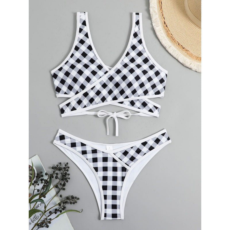 Damen Triangel-Bikini mit modernem Wickel-Design und verspieltem Karomuster R&B
