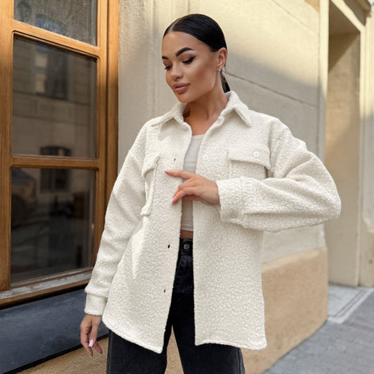 Damen Flauschige Utility-Jacke mit großen Taschen und Knopfdetails R&B
