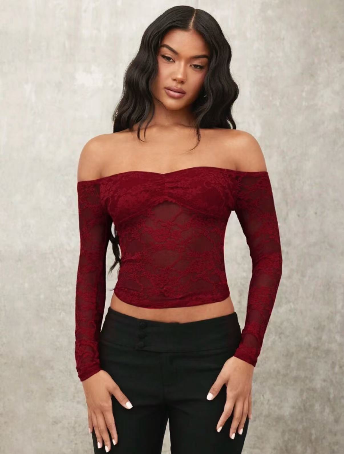 Damen Off-Shoulder Spitzenoberteil mit langen Ärmeln und romantischen Details R&B