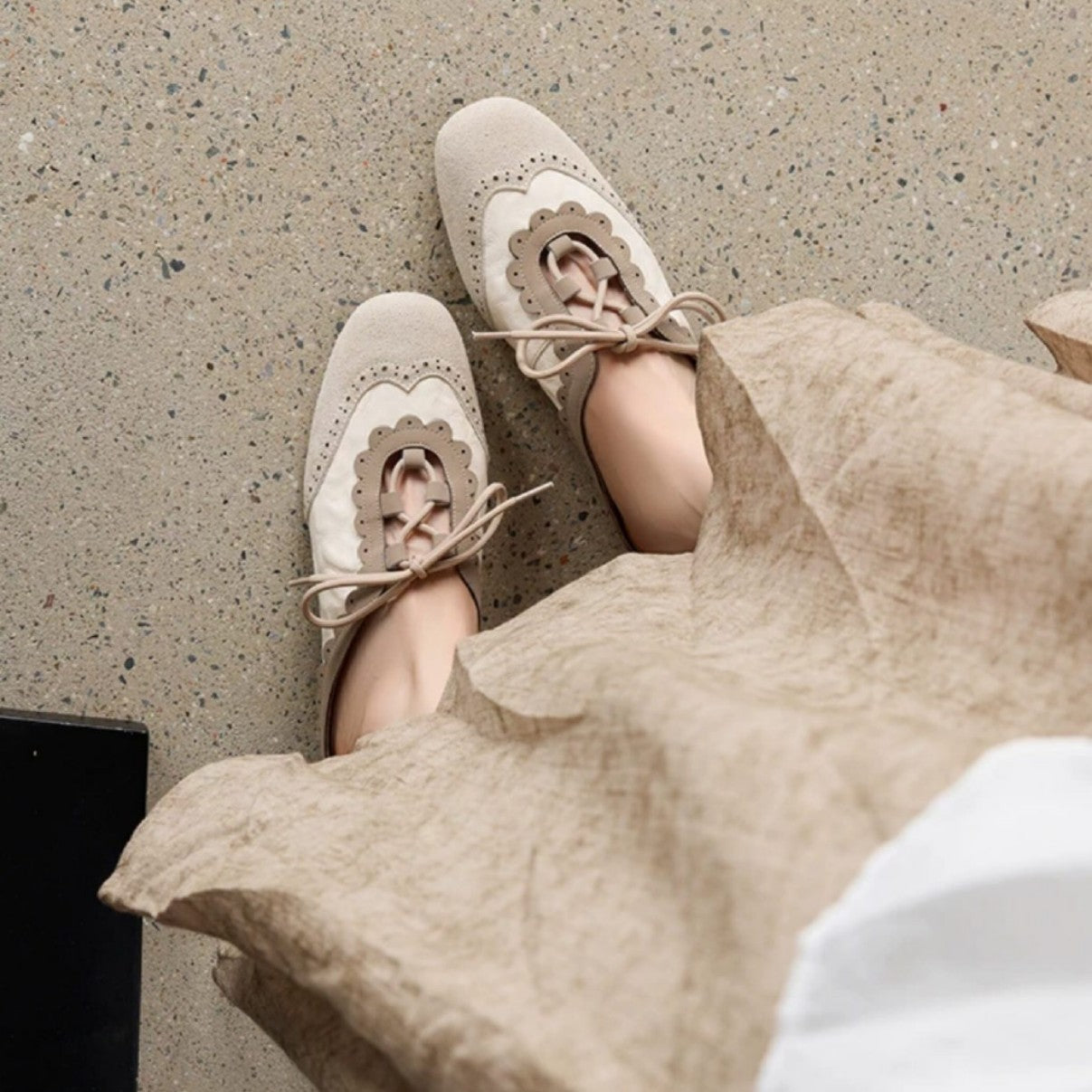 Damen modische Schnürschuhe mit dekorativen Lochmustern R&B