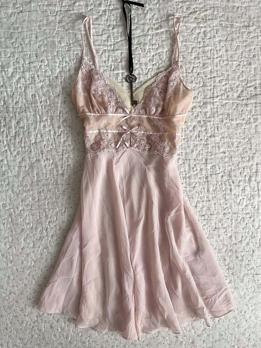 Damen Elegantes Nachthemd mit Spitzenverzierungen R&B