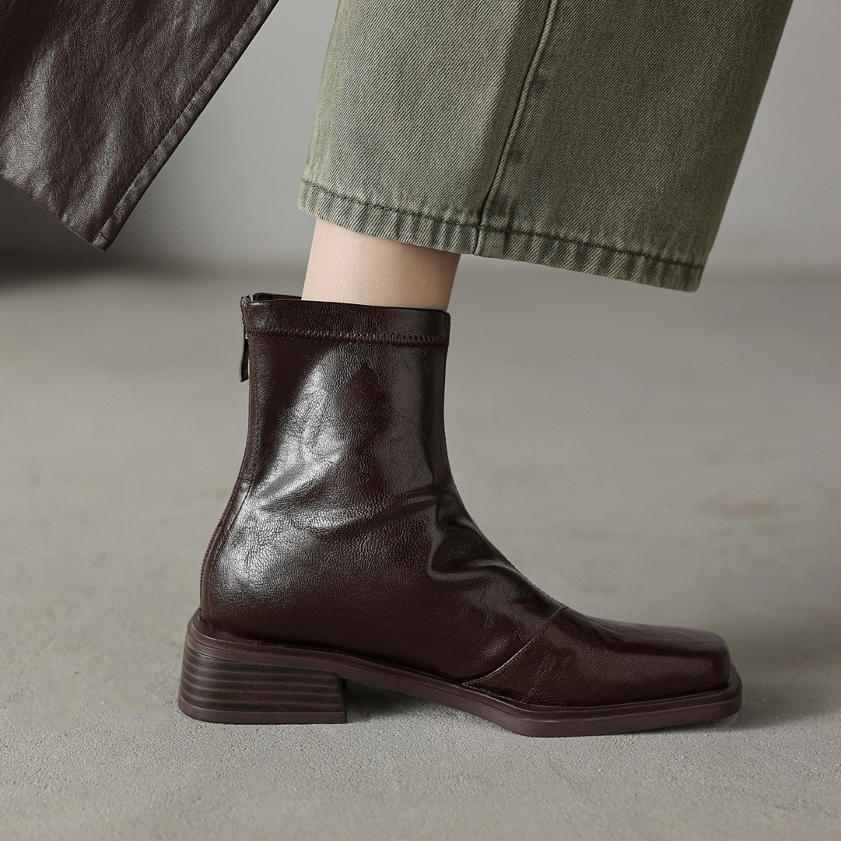 Damen Stiefeletten mit modischem Blockabsatz und hochwertiger Lederoberfläche R&B