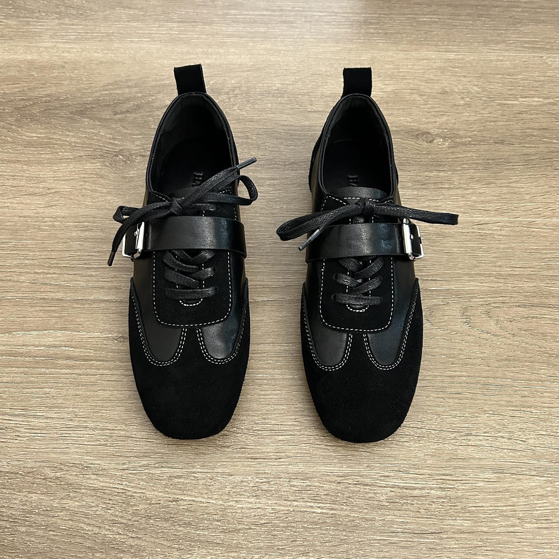 Damen modische Schnürschuhe mit dekorativem Element und hochwertiger Verarbeitung R&B