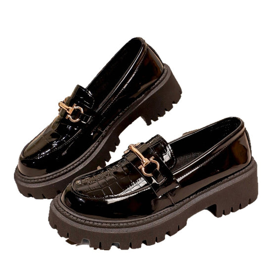 Damen Plateauslipper mit glänzendem Krokopattern und modischem Verschluss R&B