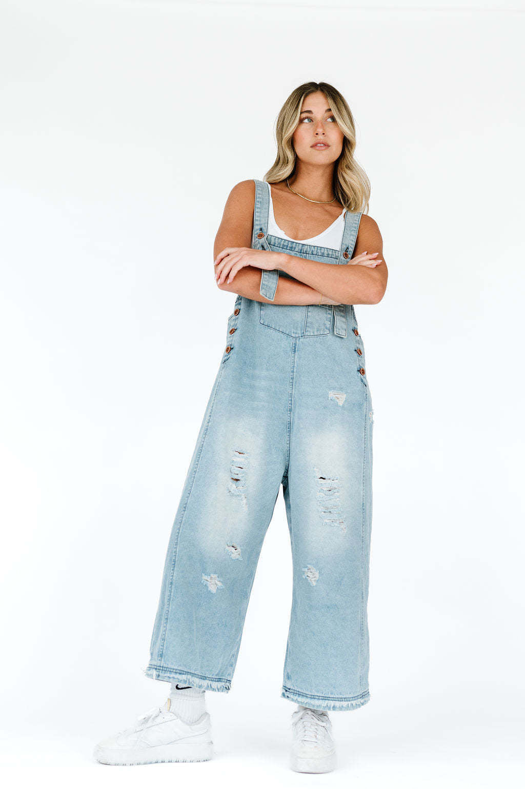Damen lässige Denim-Latzhose mit trendigen Destroyed-Details R&B