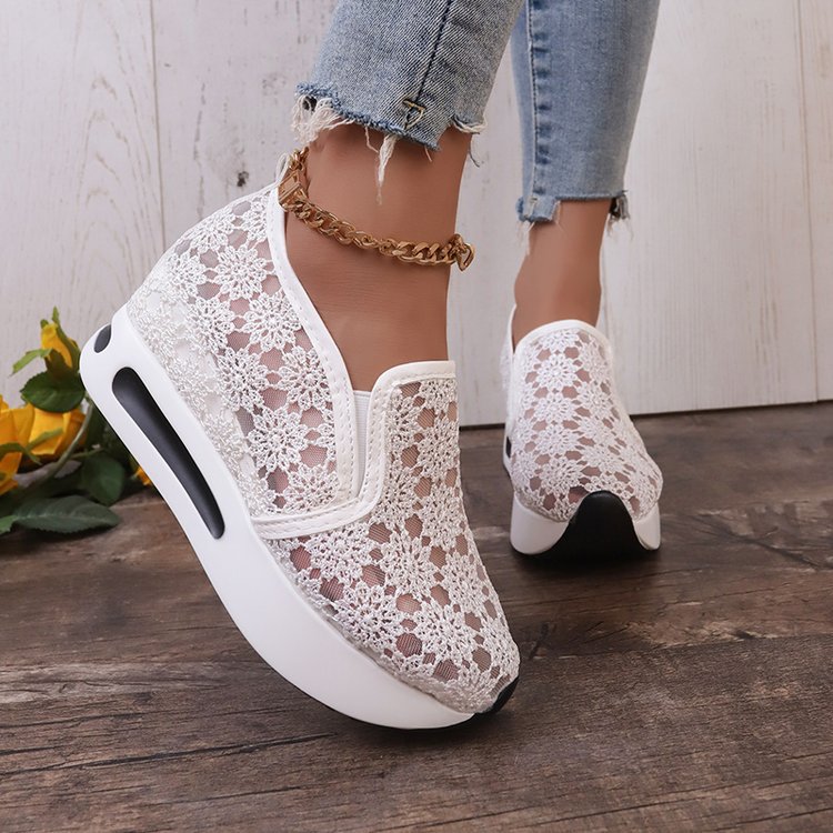Damen Slip-On Sneakers mit romantischem Spitzen-Design und bequemer Sohle R&B