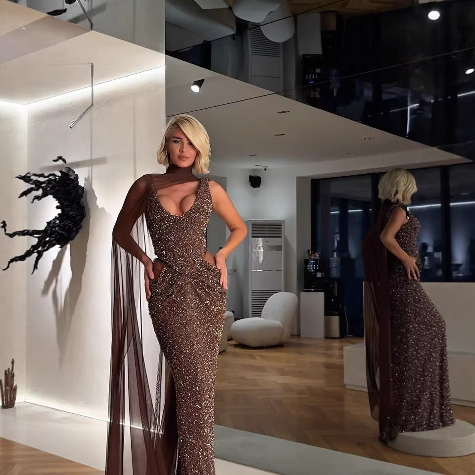 Damen Glamouröses Abendkleid mit funkelnden Pailletten und dramatischem Chiffonüberwurf R&B
