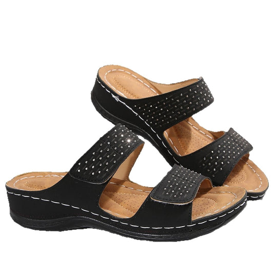 Damen bequeme Wedge-Pantoletten mit modischen Nieten-Details R&B