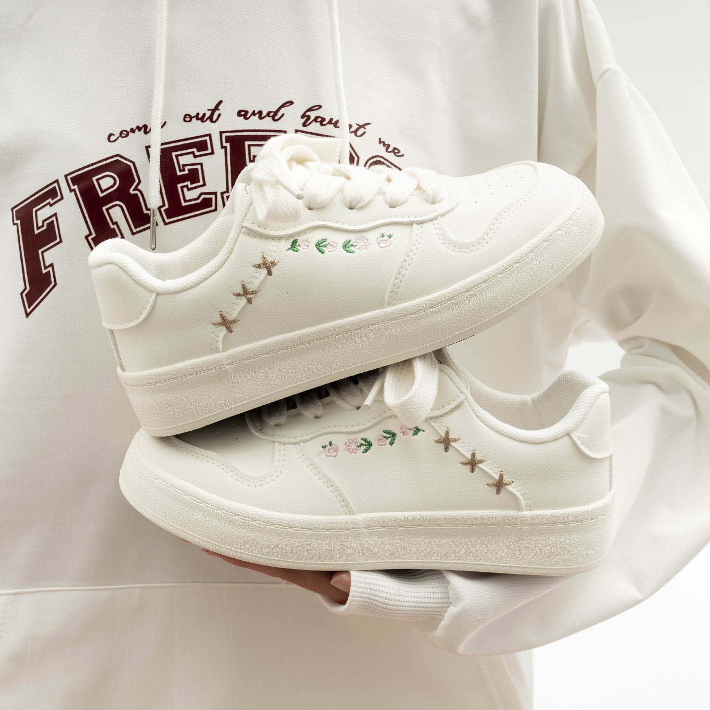 Damen Sneakers mit floralem Stickmuster und bequemer Dämpfung