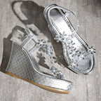 Damen Wedge-Sandalen mit floralen Akzenten und transparentem Riemendesign R&B