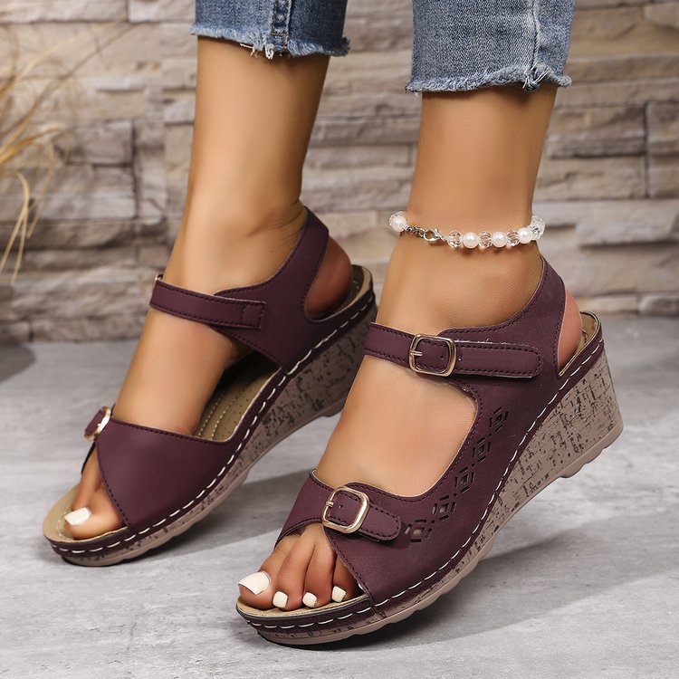 Damen Wedge-Sandaletten mit atmungsaktiver Loch-Optik und verstellbaren Riemen R&B