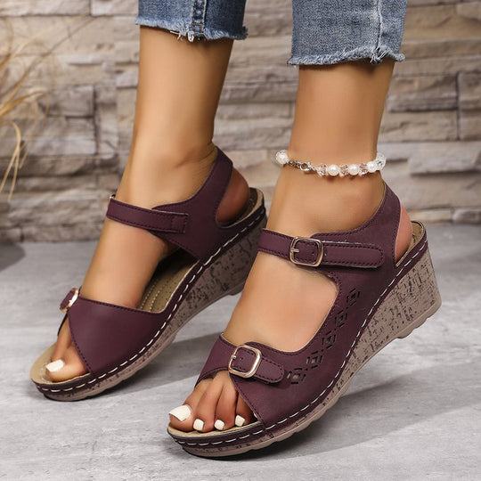 Damen Wedge-Sandaletten mit atmungsaktiver Loch-Optik und verstellbaren Riemen R&B