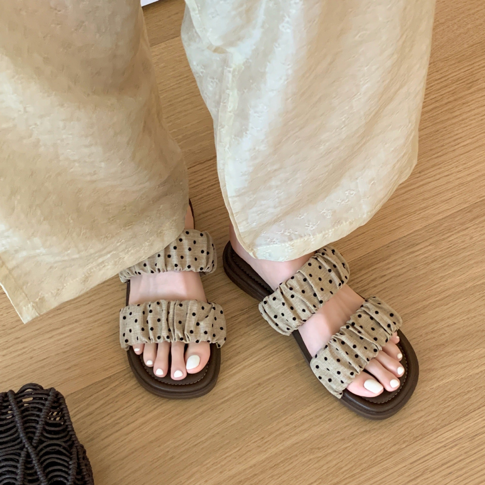Damen Komfortable Zehentrenner-Sandalen mit modischem Rüschen-Design