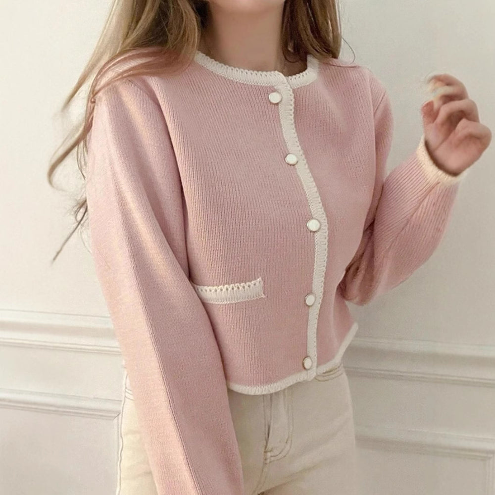 Damen Kurze Strickjacke mit Perlenkragen und Taschen R&B
