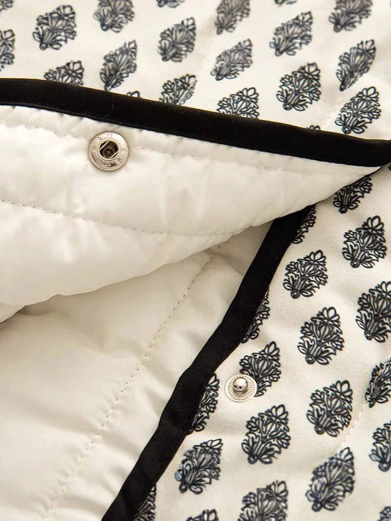 Damen gesteppte Jacke mit dekorativen Taschen und modernem Print R&B