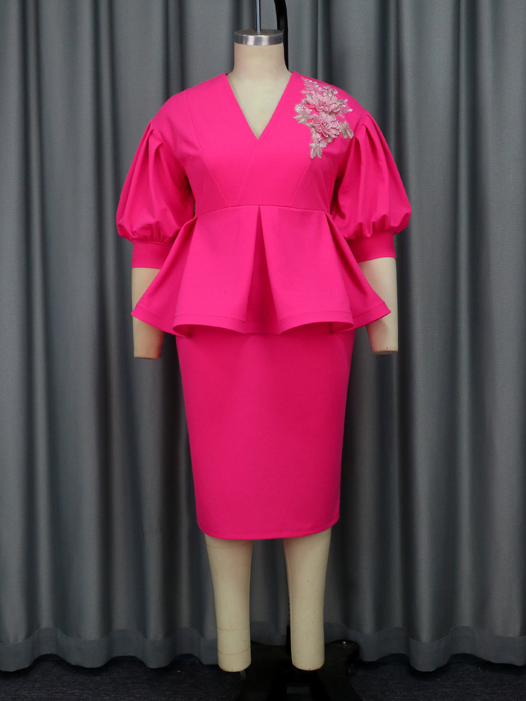 Damen elegantes A-Linien Kleid mit modischen Puffärmeln und floralem Akzent R&B