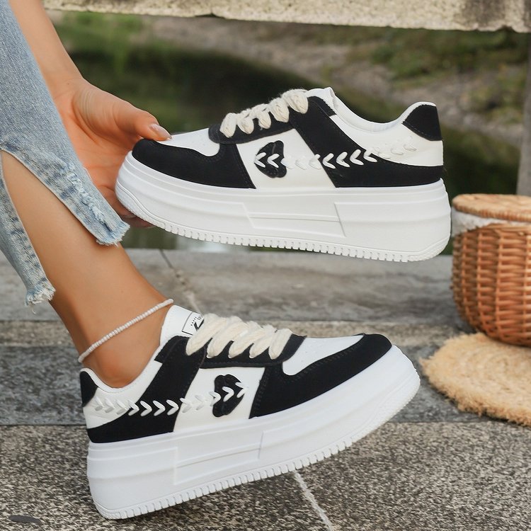 Damen Plateau-Sneaker mit dekorativen Applikationen und dämpfender Sohle R&B