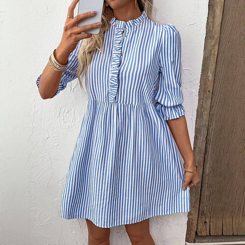 Damen Kleid mit eleganter Knopfleiste und Rüschendetails