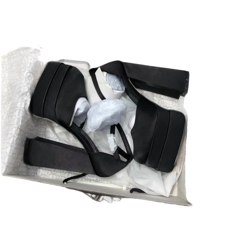 Damen Plateau-Pumps mit Strassverzierung R&B