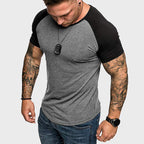 Herren Rundhalsshirt mit kontrastierenden Ärmeln und figurbetonter Passform