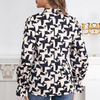 Damen Bluse mit modernem geometrischem Muster und eleganten Rüschendetails R&B