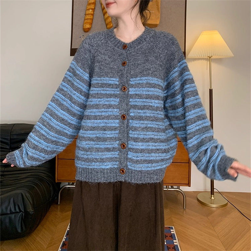Damen Grobstrickjacke mit modernen Streifen und Knopfdetails R&B
