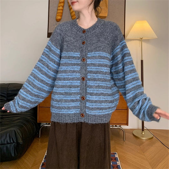 Damen Grobstrickjacke mit modernen Streifen und Knopfdetails R&B