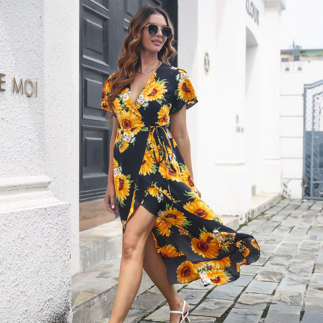 Damen Maxikleid mit elegantem V-Ausschnitt, einem schmeichelhaften Schnitt und leichten Rüschendetails R&B