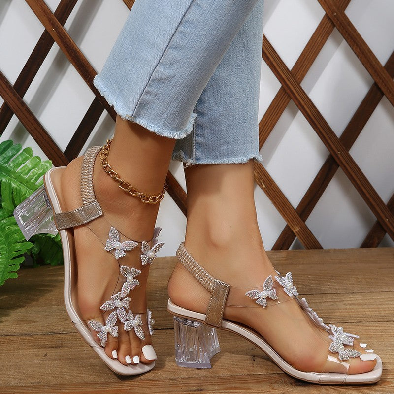 Damen Glamouröse Sandalen mit funkelnden Schmetterlingsdetails und transparentem Blockabsatz R&B