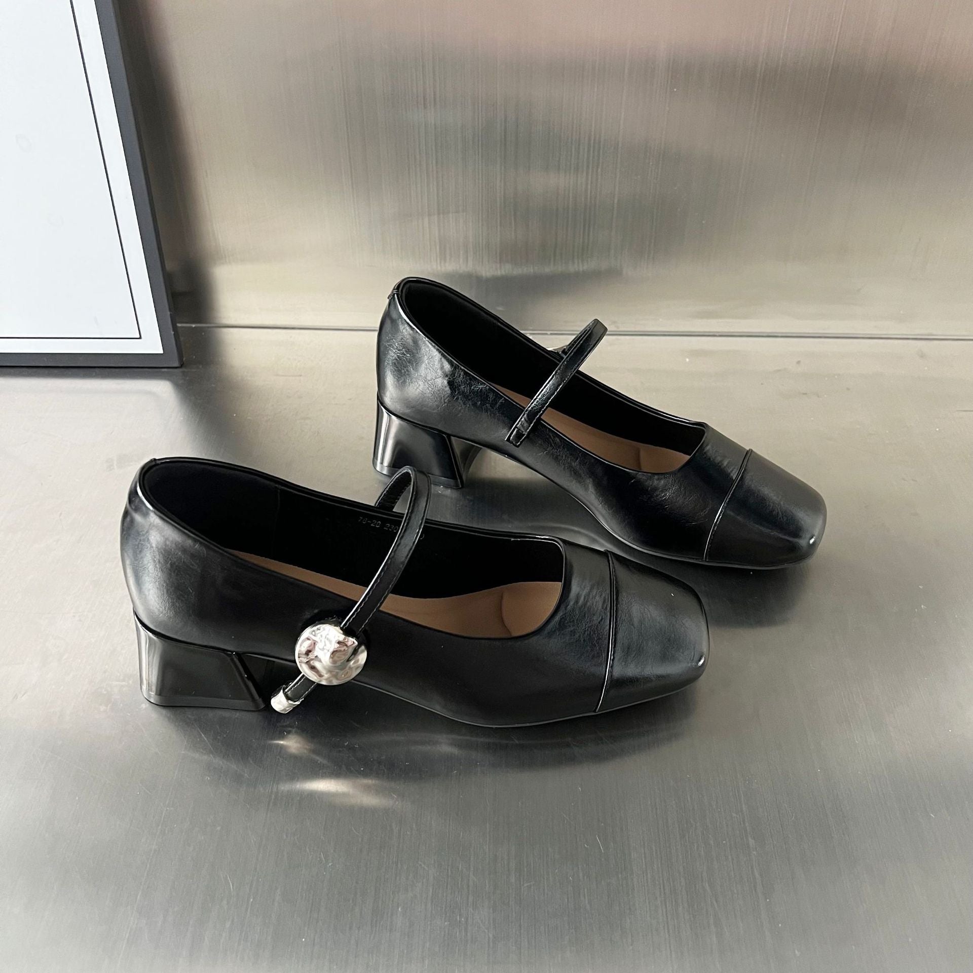 Damen elegante Pumps mit modischem Riemen und bequemer Blockabsatz R&B
